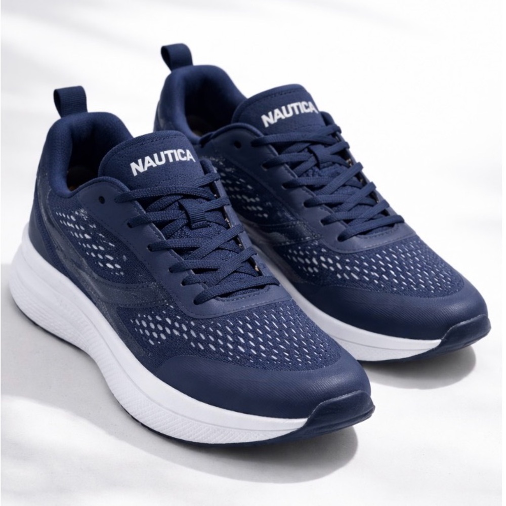 Nautica athletic sneakers in dark blue, style Balacava, size US 7.5 (EU 40